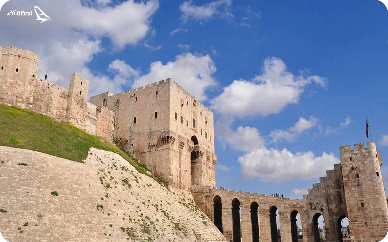 معماری قلعه حلب فضای داخلی؛ معماری داخلی قلعه حلب به چه شکل است؟